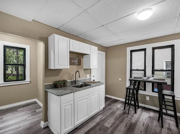 89 College St #91, Springfield, MA 01109