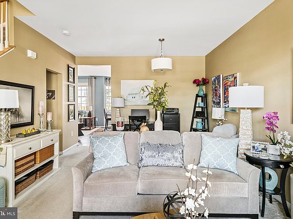 3rd image of 202 Bowling Green Cir