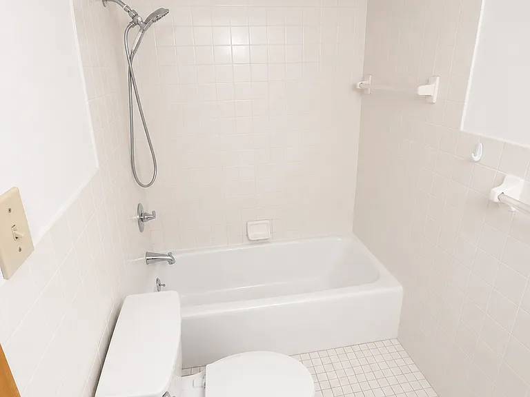 2545 Kenilworth Rd #11 — Photo 5