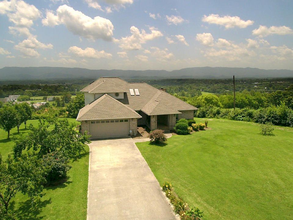 1st image of 304 Black Oak Ln