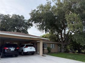 3633 Seagrape Ave, Naples, FL