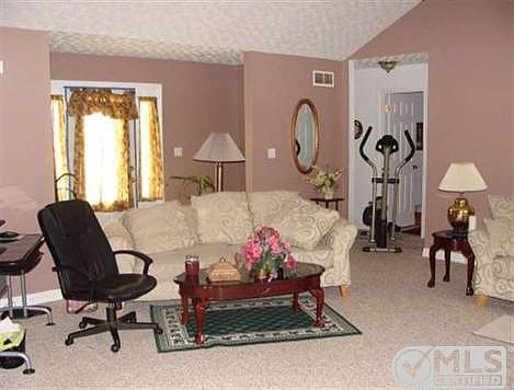 4th image of 325 Dorton Dr