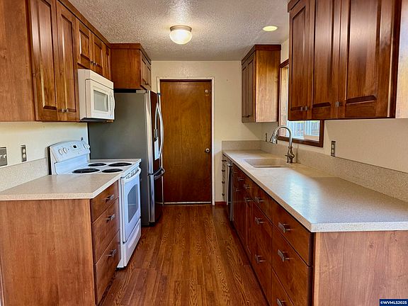 4th image of 4993 Arrowood Ct SE