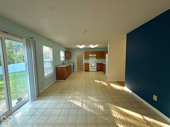 5th image of 10605 Carrie Ln