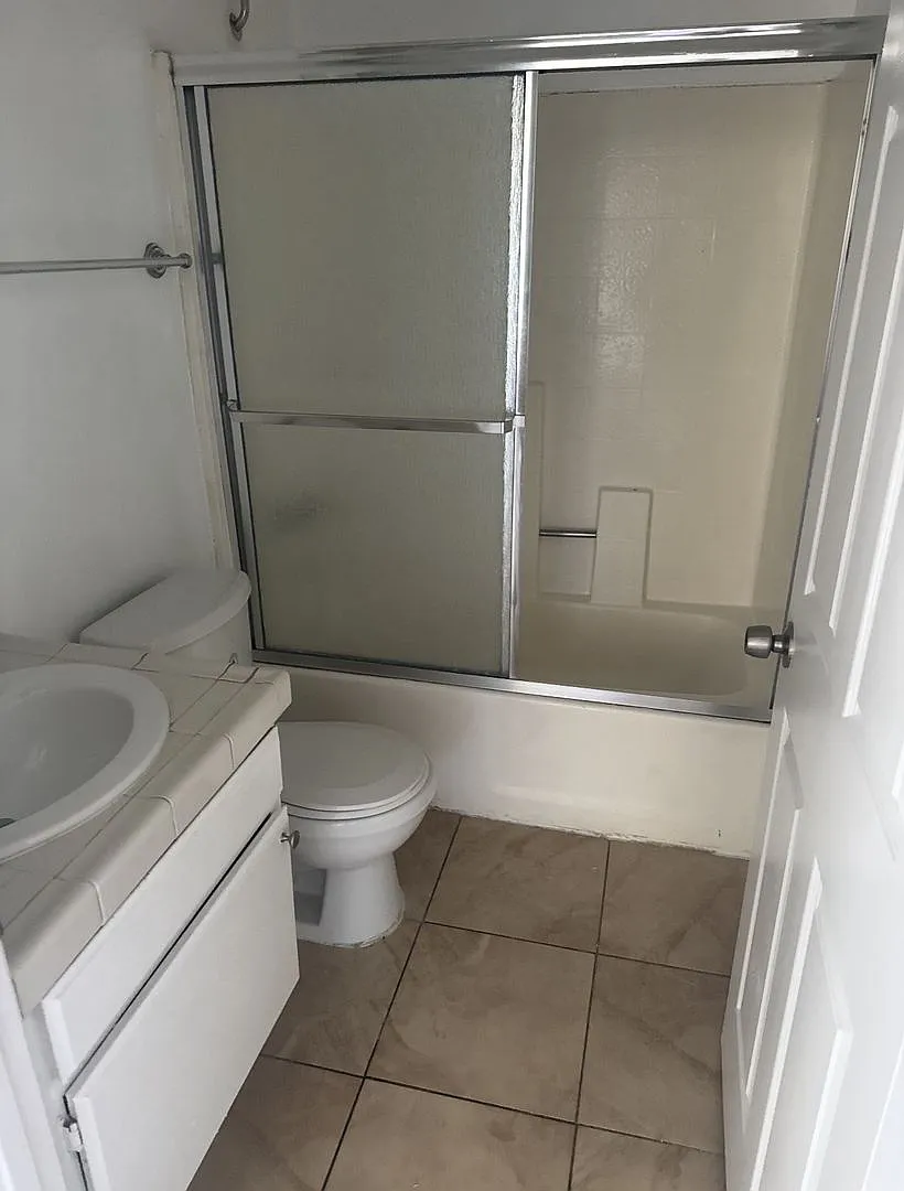 Blumax Burbank LLC — Photo 3