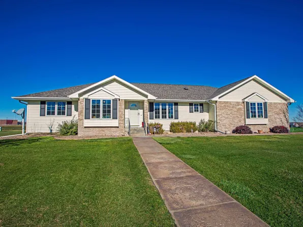 104 W Green St, Wood River, NE 68883