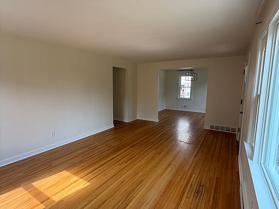4th image of 113 Argyle Ave #1