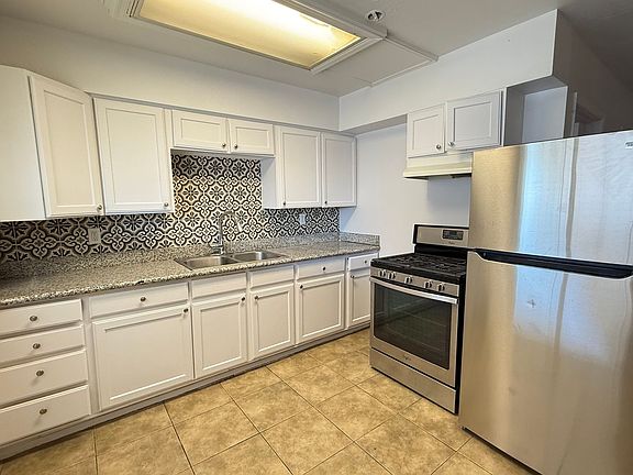 4th image of 13913 N Palm St #12