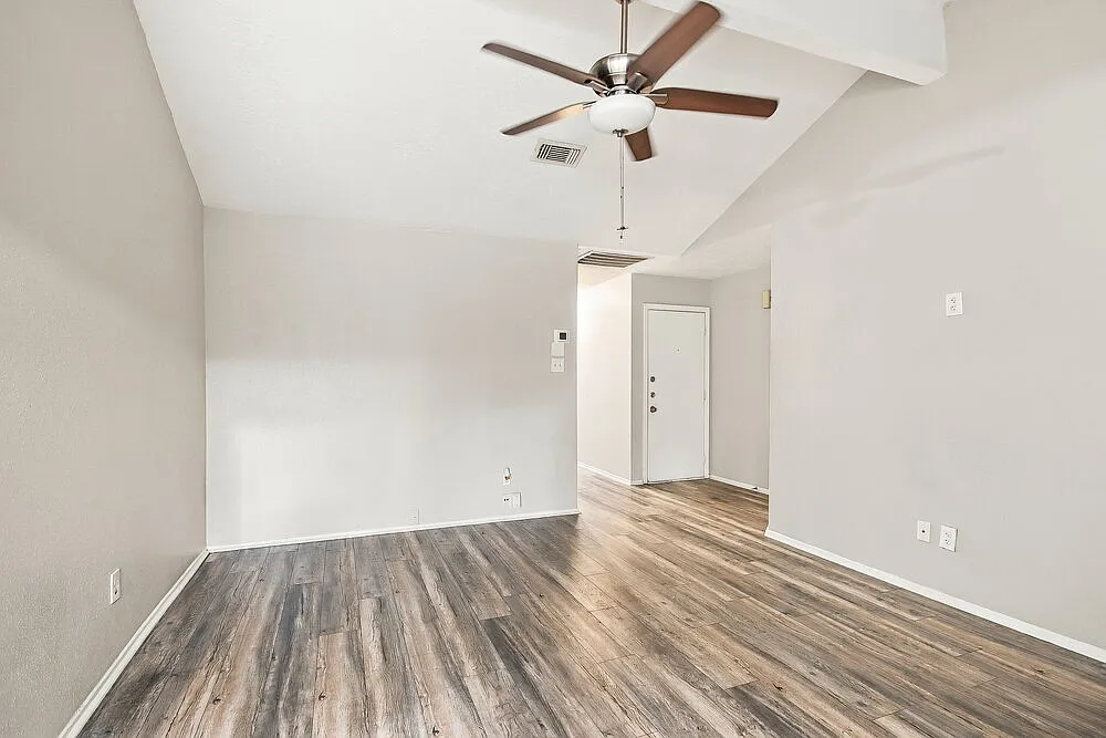 4 bed, 2.0 bath, 2198 sqft, $1,860 — Photo 4