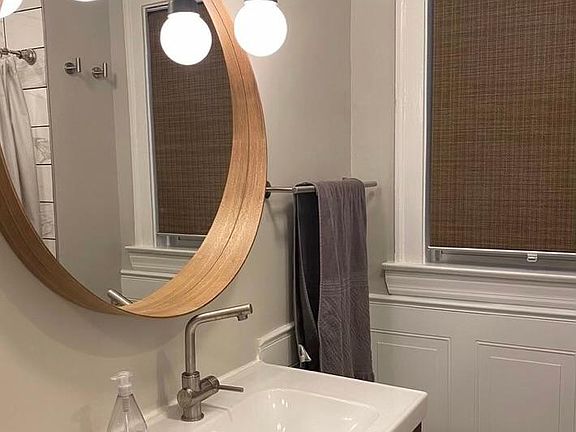 5th image of 4831 Lee St APT 1