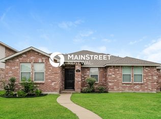 2924 Rising Crest Dr, Lancaster, TX 75134