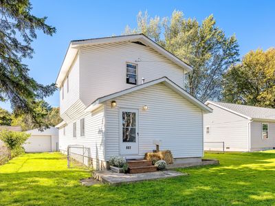 807 Clinton St, Algonac, MI, 48001