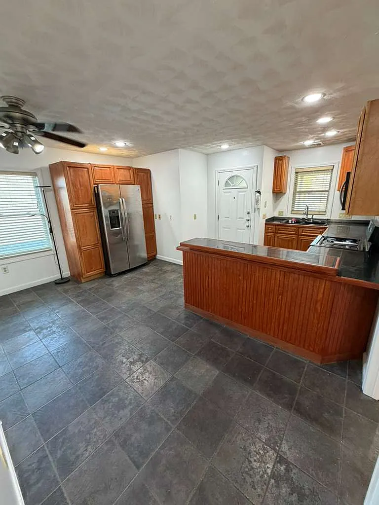 3 bed, 1200 sqft, $3,600 — Photo 4