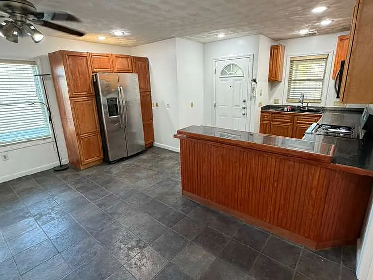 130-132 W Selden St #3 — Photo 4