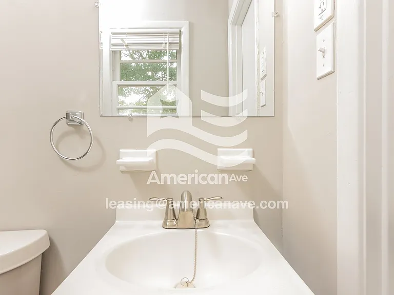 931069_013_bathroom_13980556.jpg