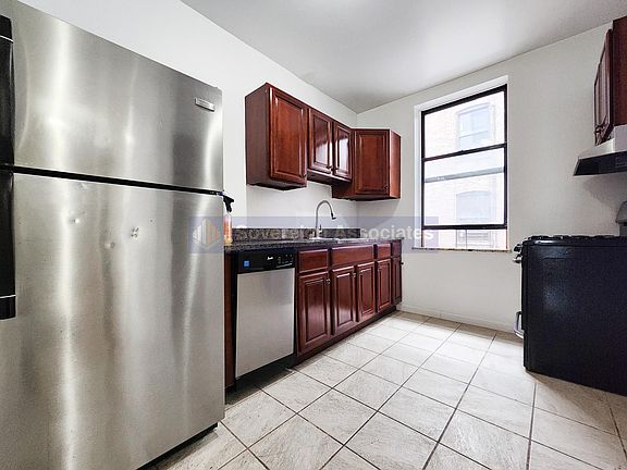 4th image of 3620 Broadway #33