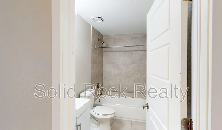 2331 Lexington Village Ln — Photo 12