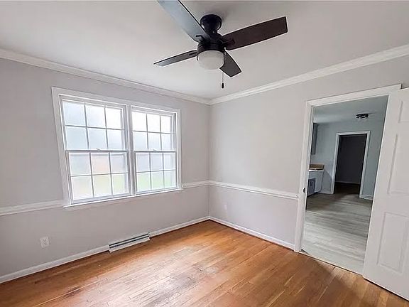 2nd image of 1015 Forest View Dr