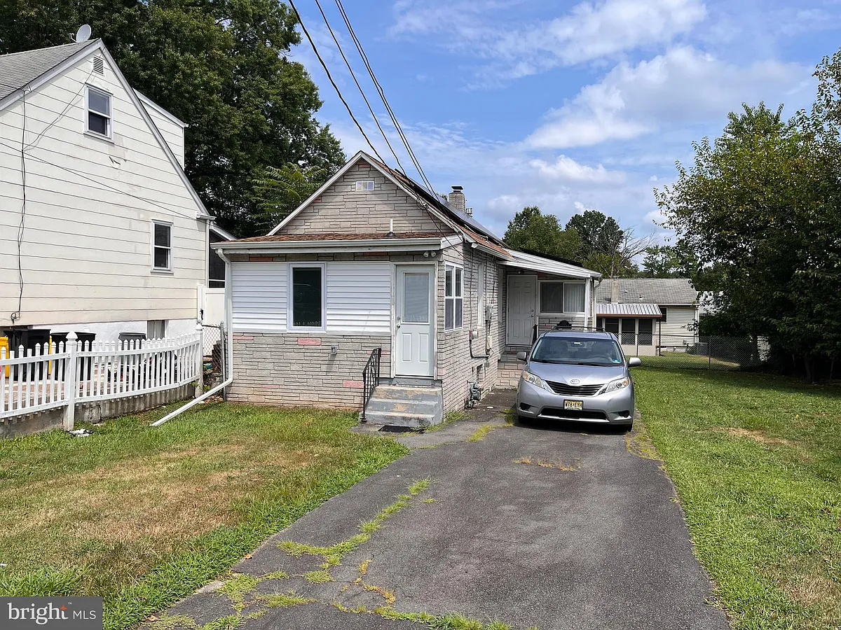 Building Photo - 112 Hazelhurst Ave