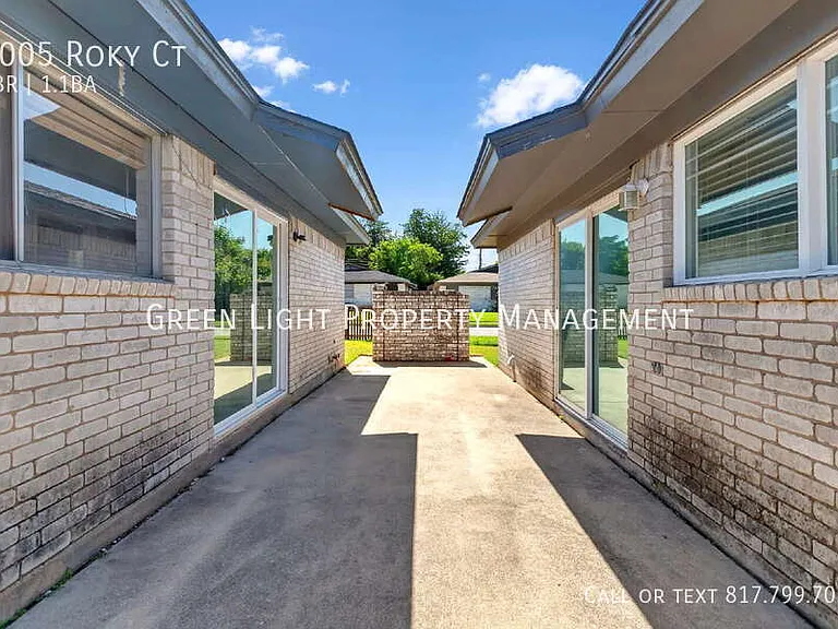 1005 Roky Ct — Photo 18