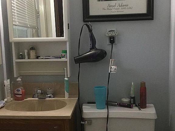 1/2 bath in master bedroom