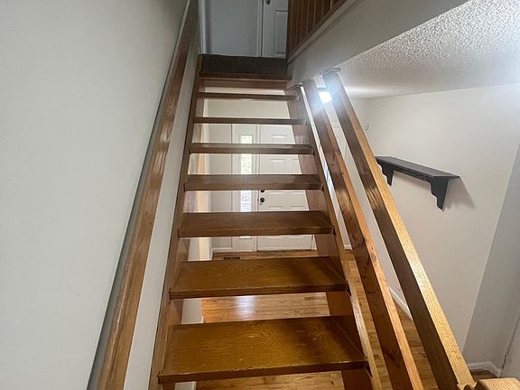 4th image of 5119 W Wendover Ave