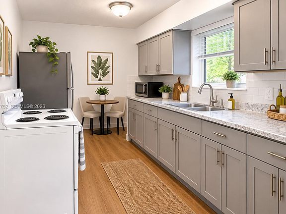 5th image of 4790 SW 65th Ave #2