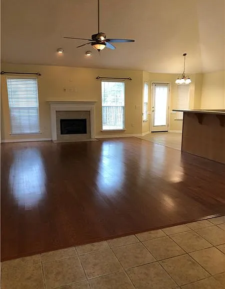 15 Ledgestone Ln — Photo 2