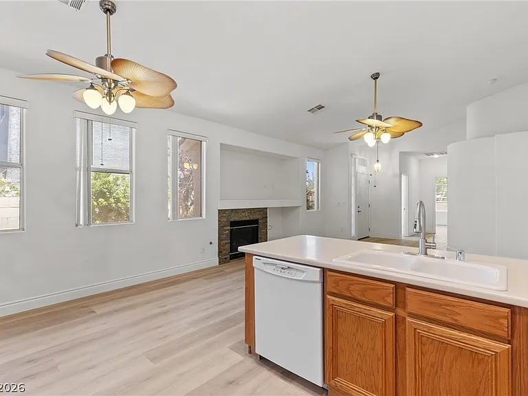 1701 Warrenville St — Photo 13