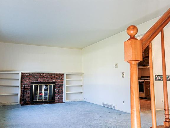 4th image of 17 Meadowlark Dr