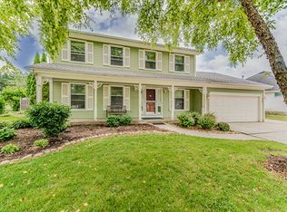 330 Lakeview Dr, Aurora, IL 60506