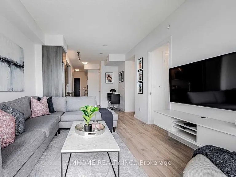 101 Erskine Ave #910 — Photo 4