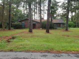 1143 Lake Estates Dr, Hattiesburg, MS 39402
