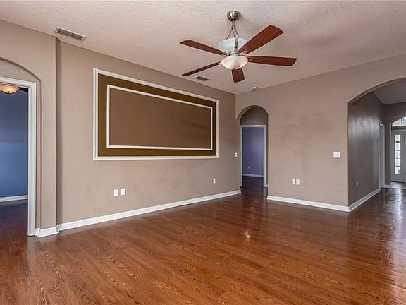 5th image of 623 Paddington Ln