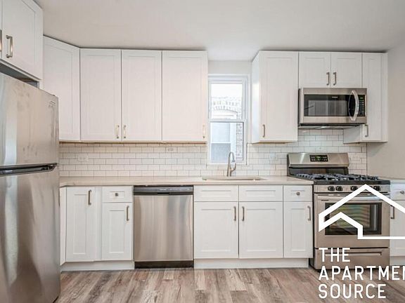 2nd image of 5121 W Cullom Ave #1