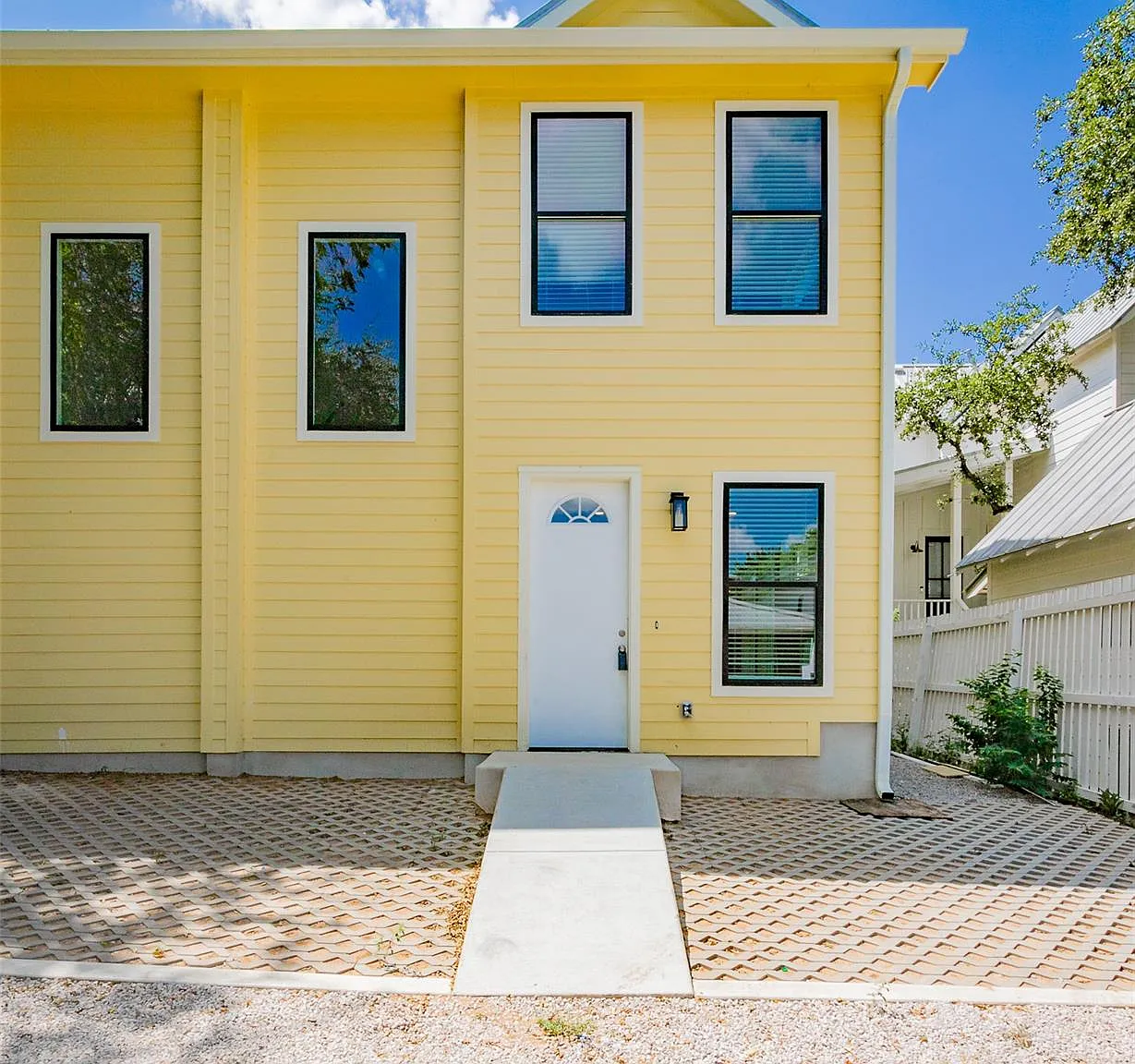 3 bed, 3.0 bath, 1026 sqft, $3,000 — Photo 1