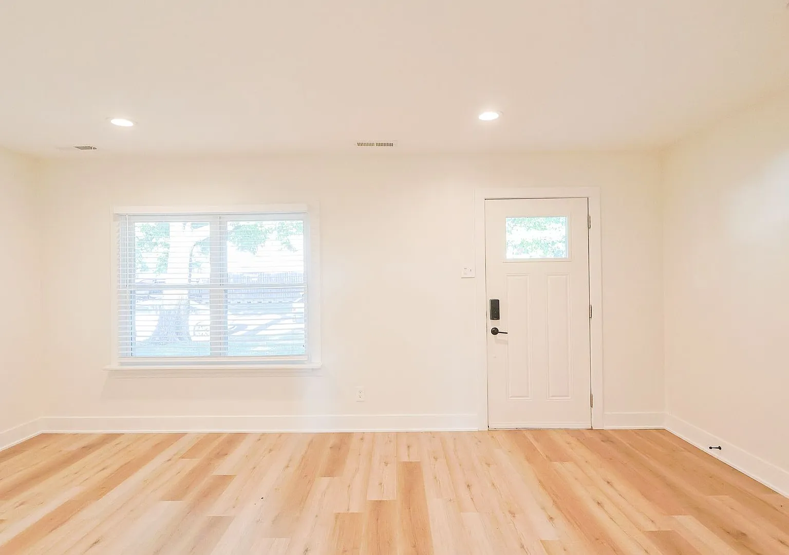Beautifully Updated 4 Bed 2 Bath in McKinley Heights — Photo 3