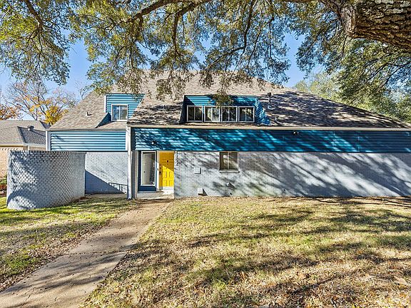 2nd image of 1202 Green Briar Dr