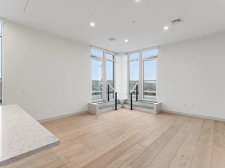 Bank Street Apartments at Burlington Square — Photo 57