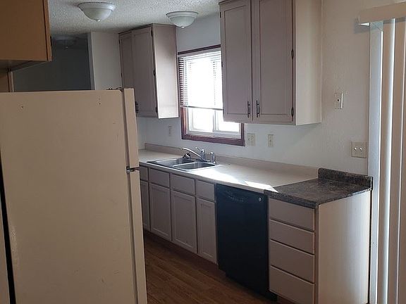 3rd image of 3107 Covent Garden St S