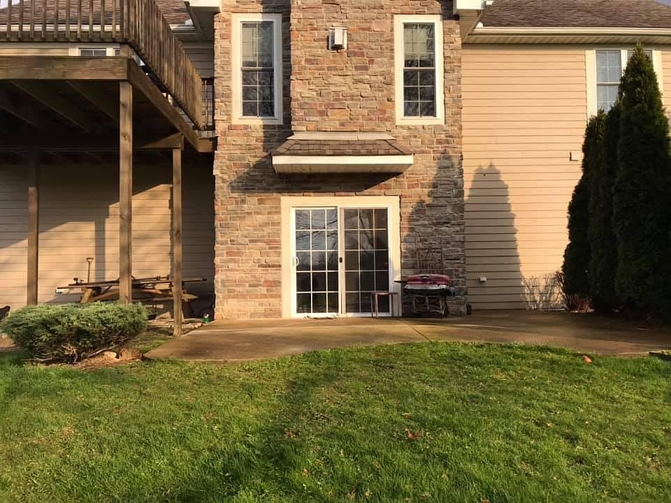 Rear entrance from sliders