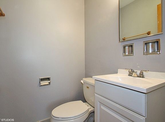 4th image of 2540 W Jerome St APT C