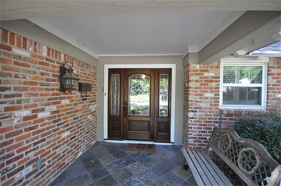 Spacious Slate tile  entry, large enough for bench & statues! Enjoy the views of the stately Oak Trees!
