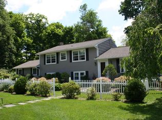 7 Manor Rd, Ridgefield, CT 06877
