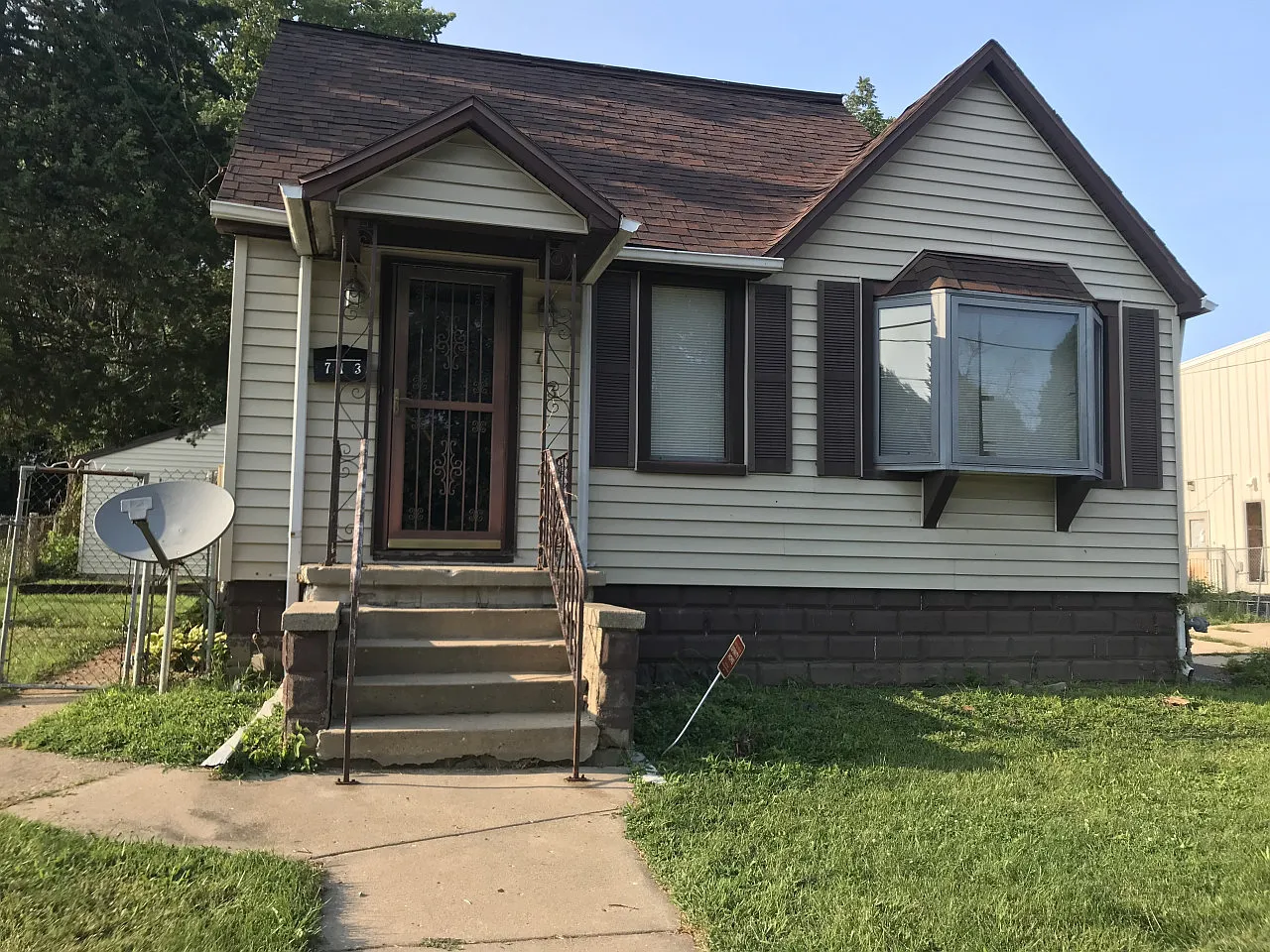 713 W Richmond Ave photo 1
