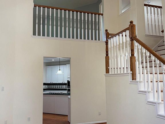 5th image of 210 Indian Summer Ct
