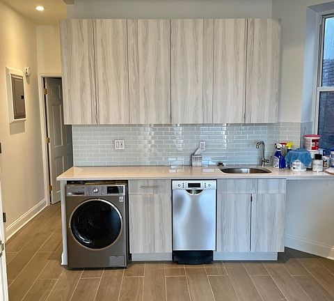 3rd image of 92 Orchard St APT 20