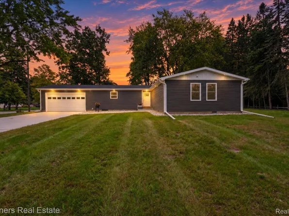 204 Greenfield Dr, Mount Pleasant, MI 48858