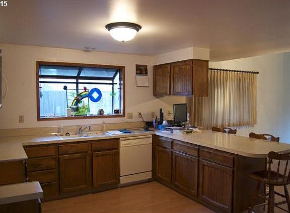 4th image of 10450 SW Grant Ct