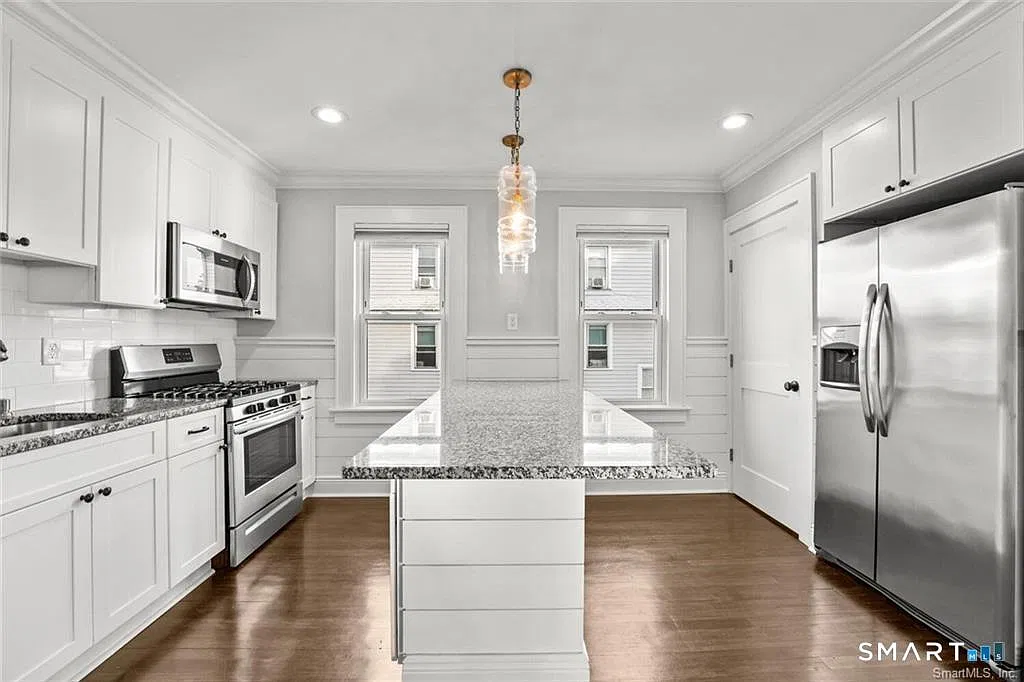 2 bed, 1.0 bath, 1100 sqft, $2,700 — Photo 1